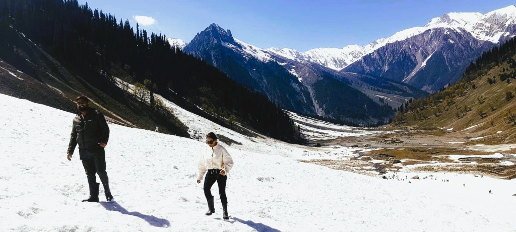 Kashmir winter tour Packages