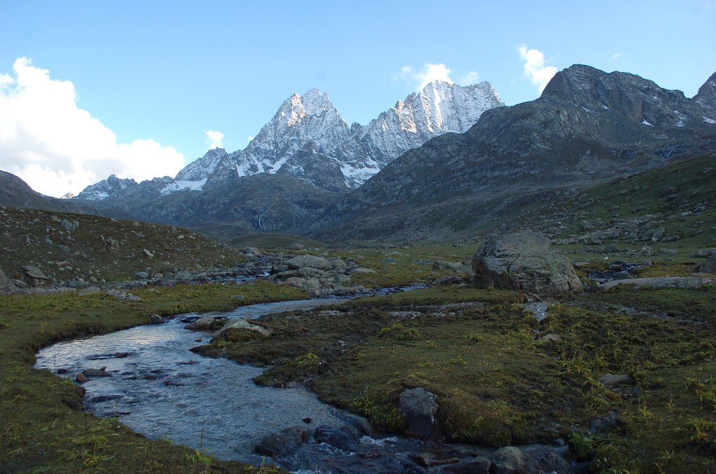 Aru to Tarsar distance